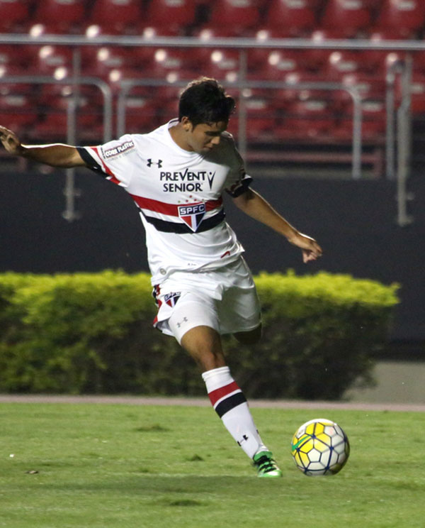 forward-gabriel-moreira-thumb